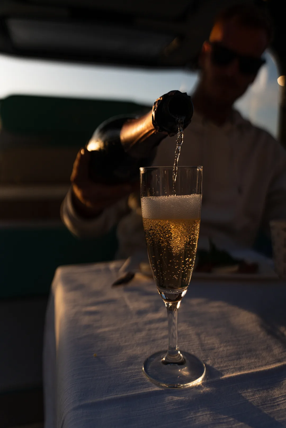 Champagne versato per il catering esterno Marea