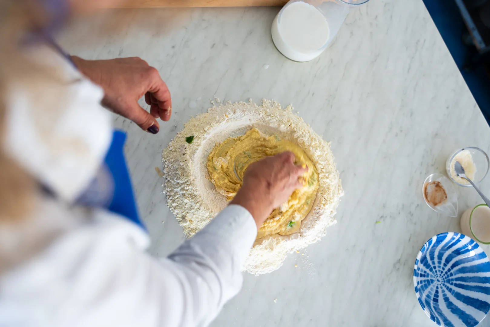 Impasto della pasta fresca lavorato a mano
